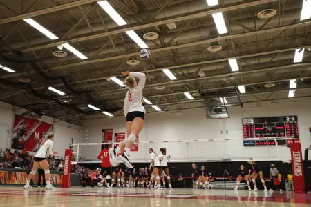Setter Sydney Dowler (8). Maryland Terrapins Volleyball vs. Virginia Cavaliers on Friday, Aug. 27, 2021. Zach Bland/Maryland Terrapins