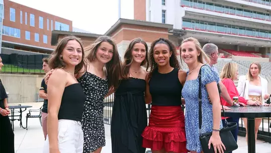 Logan Anderson with her teammates