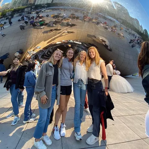 Bibi Donraadt with teammates in Chicago