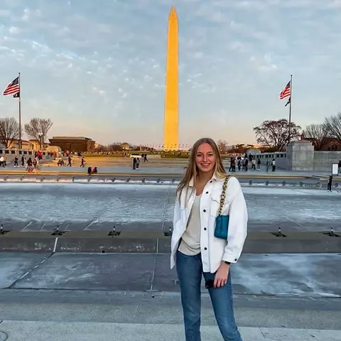 Bibi Donraadt at the Washington Monument