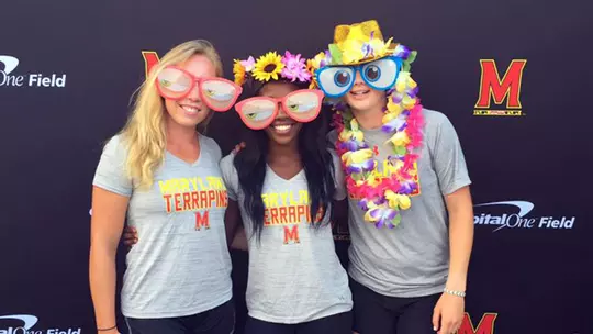 Arnelle Sullivan with teammates