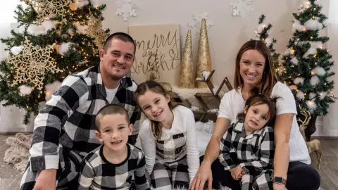 Bryn & Abby Holmes with family