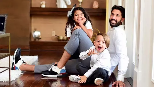 Greivis Vasquez with his children
