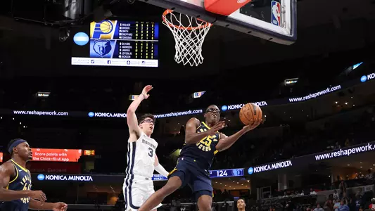 Jalen Smith makes contact layup