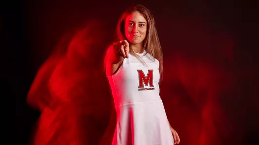 Selma Cadar Red Background