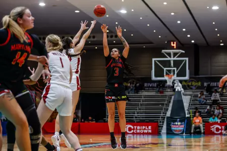 Lavender Briggs shoots against Washington State