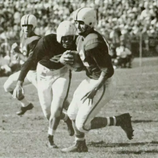 Jack Scarbath runs against Auburn in 1952