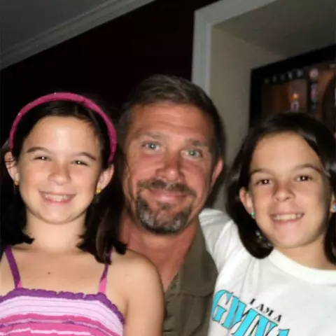 Patrick Brozowski with his daughters