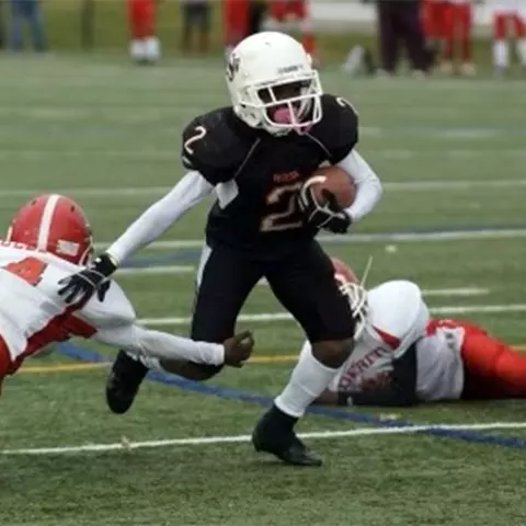 Deonte Banks playing youth football