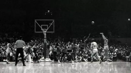 Bob Bodell takes a shot in Maryland 1972 NIT Championship win over Niagara