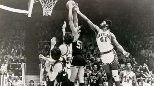 Len Elmore blocks a shot vs. Syracuse in the 1973 NCAA Regionals