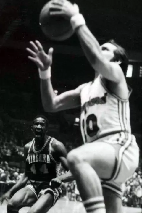 Rich Porca goes in for a layup in Maryland 1972 NIT Championship win over Niagara