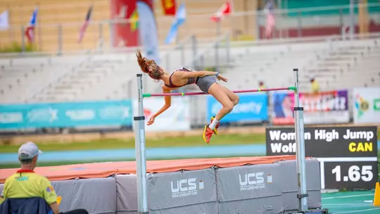 Jennessa Wolfe jumping at the 2023 U20 PanAm Games