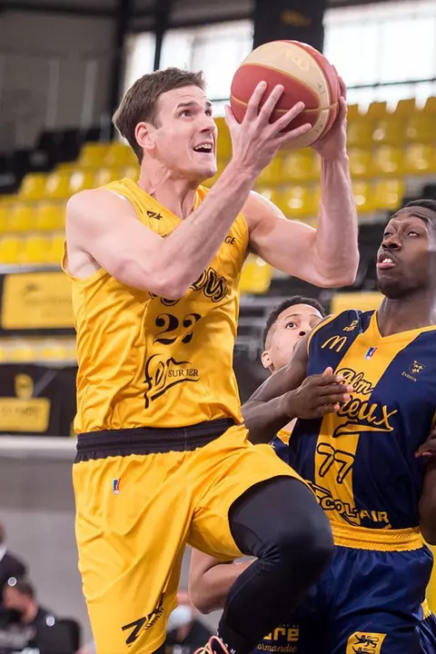 Nik Caner-Medley as a pro in Europe