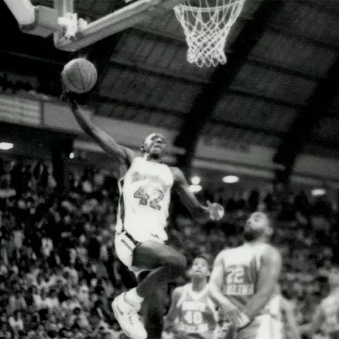 Walt Williams dunks during a game against North Carolina