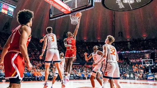 Julian Reese Finishes Around the Basket Against Illinois