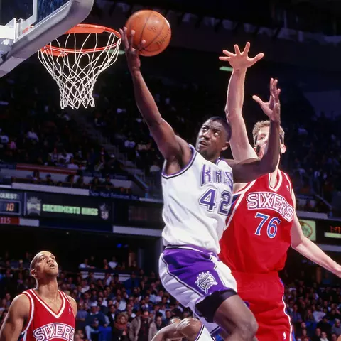 Walt Williams playing for the Sacramento Kings