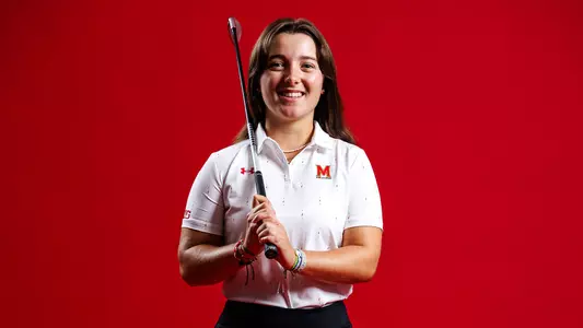 Anna Pillard posed red background