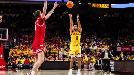 Gillespie Takes Three-Point Shot Against Wisconsin