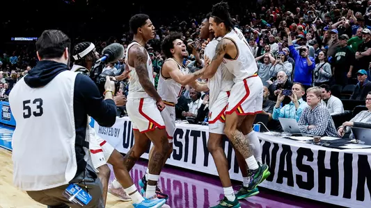 Men's Basketball Celebrates Buzzer Beater