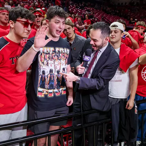 Maryland fans wearing Crab Five T-shirts at XFINITY Center
