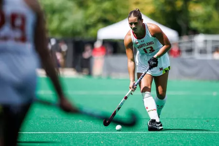 Jordyn Hollamon passing the ball in game against SJU
