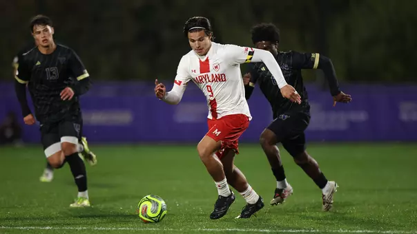 Rodrigo Neri moves the ball against Washington