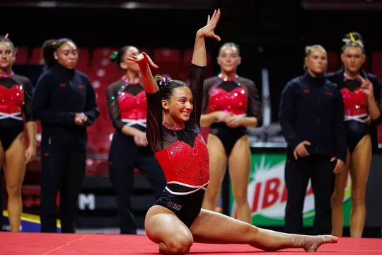 Gianna Ruffing performing a floor routine
