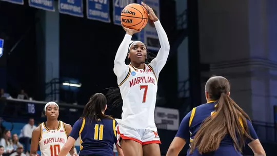 Oluchi Okananwa shoots a basket against Murray State in the first round of the 2026 NCAA Women's Basketball Tournament