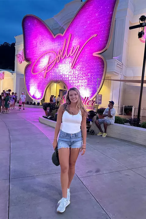 Jaylee Williams at Dollywood