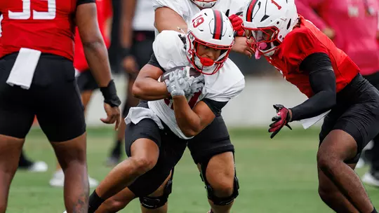 Bud Coombs running with the ball at Maryland football practice
