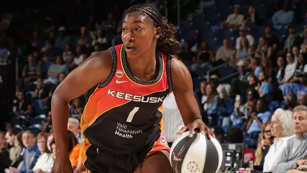 Diamond Miller dribbles with the Connecticut Sun (WNBA)