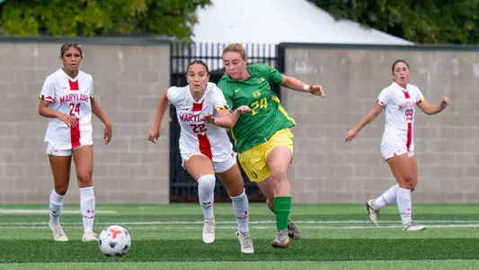 Lisa Mcintyre dribbling against Oregon