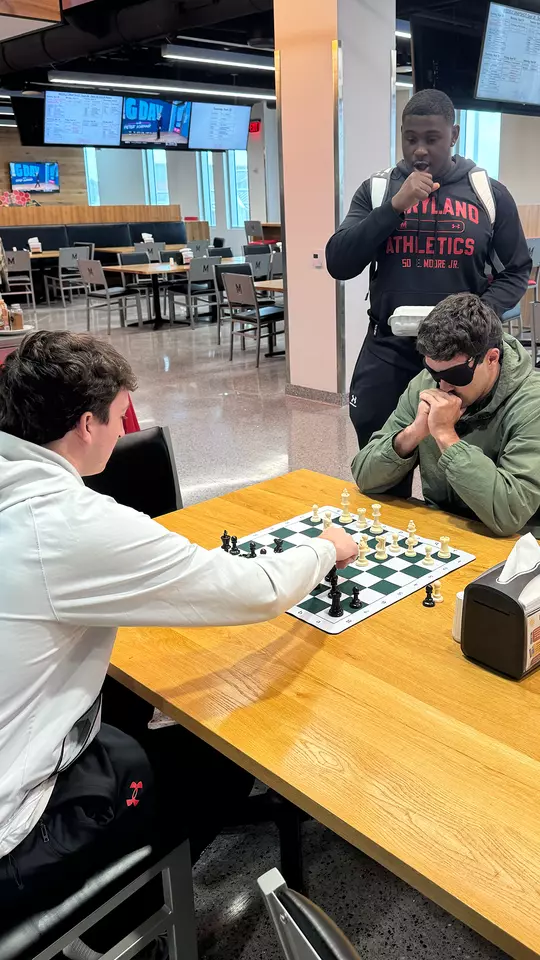 Philip Noyes plays blindfolded chess