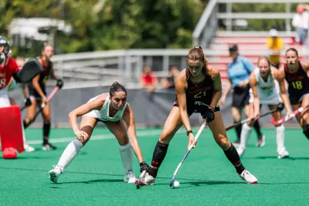 Djuna Eikelboom with the ball against Drexel