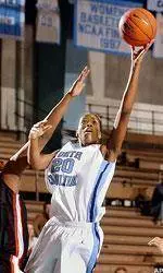 No. 5 North Carolina Tops No. 25 Villanova, 63-56