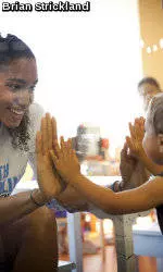 Tar Heels Visit Pediatric Oncology Patients
