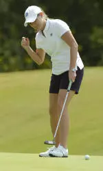 Carolina's Lauren Hunt Moves Up To A Tie For Fifth at Harder Hall