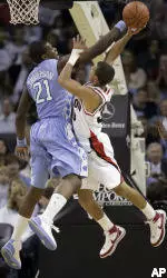 No. 1 Carolina Holds Off Davidson, 72-68