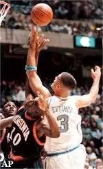 Men's Hoops Overwhelms ACC Rival Virginia, 71-47