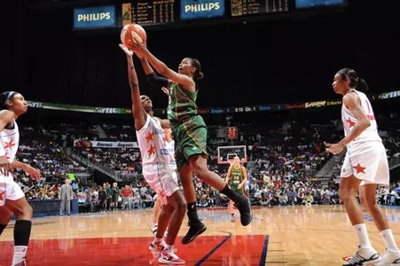 Little Reaches 2,000 WNBA Points