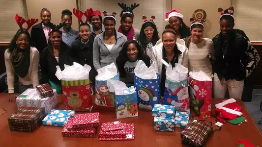 Carolina WBB Shares Its Christmas With Local Family