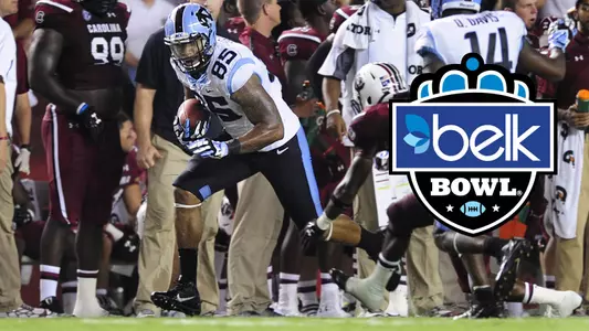 Tar Heels Arrive In Charlotte