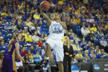 Seniors Lead UNC Past Albany, 59-54