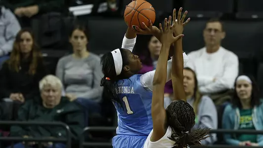 Carolina Routs Oregon, Improves To 4-0