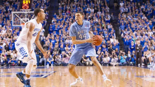 No. 1 Kentucky Tops Carolina, 84-70