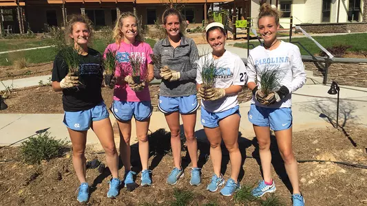 Tar Heels Spend Free Afternoon At Ronald McDonald House
