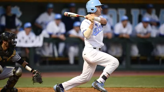 No. 7 Carolina Tops Davidson, 10-2