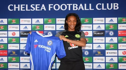 Crystal Dunn Signs Contract With Chelsea