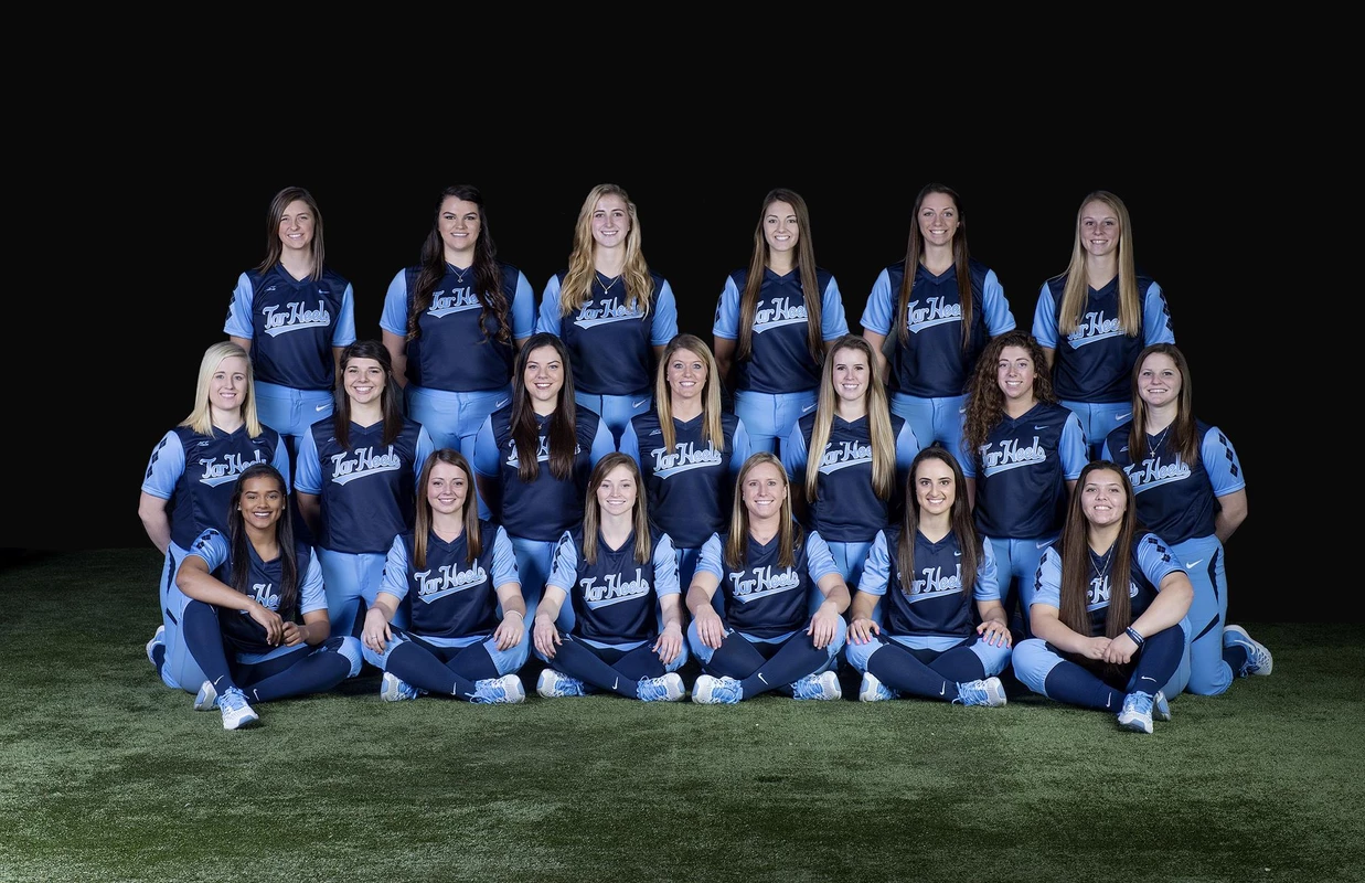 2017 softball team photo